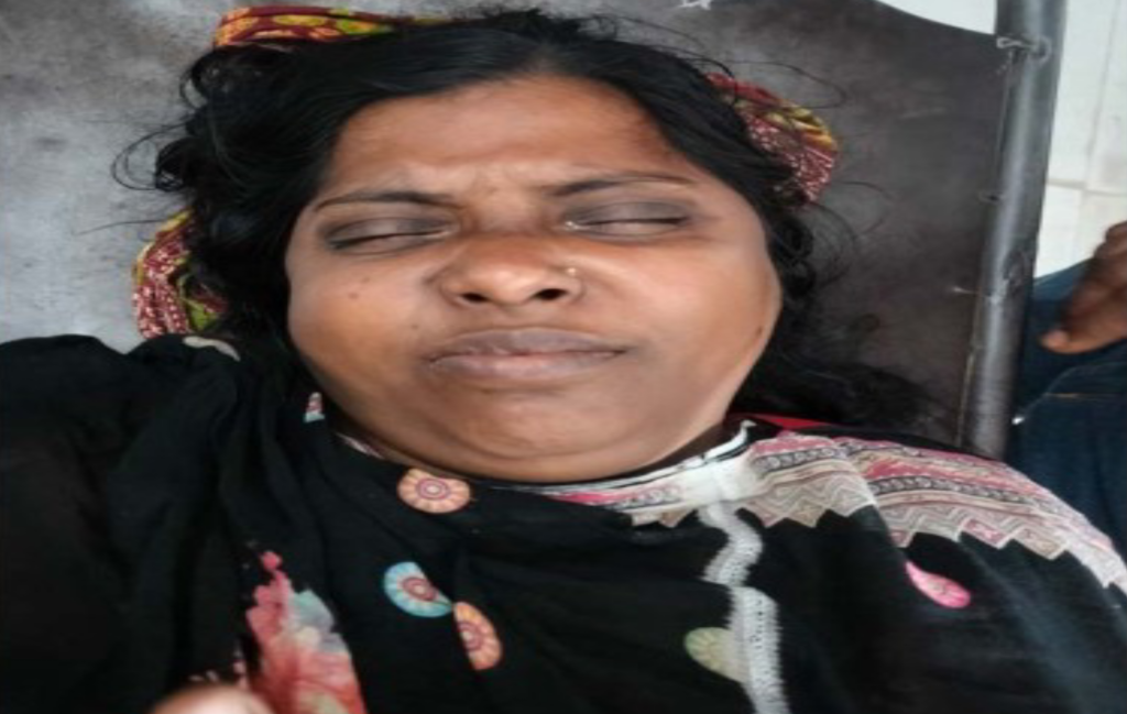 জমির বিরোধে রক্তাক্ত প্রতিবেশী: যশোরে কিশোরের চাকুর আঘাতে হাসপাতালে গৃহবধূ