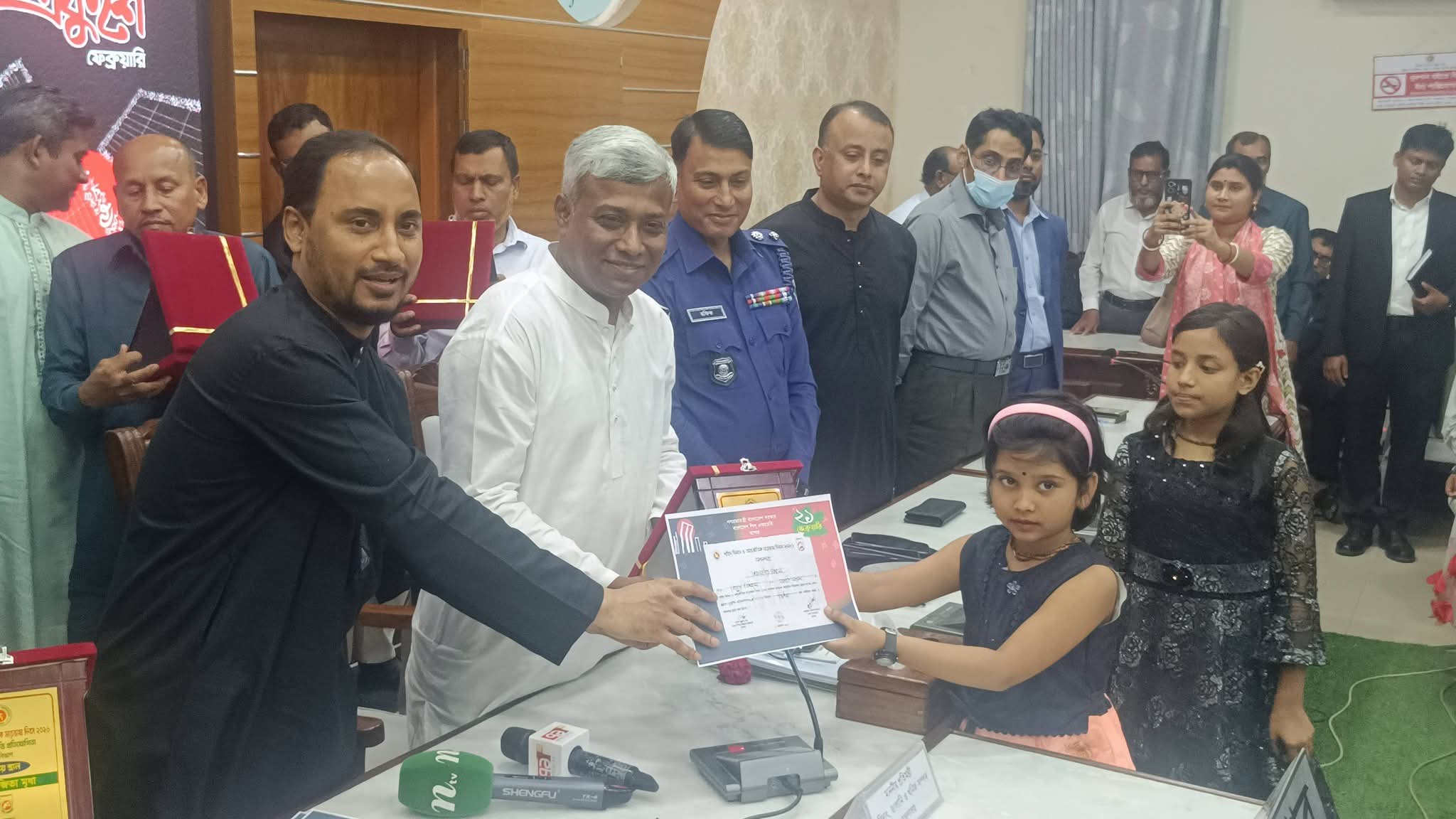 যশোরে যথাযোগ্য মর্যাদায় অমর একুশে পালিত: মাতৃভাষার মর্যাদা রক্ষায় প্রযুক্তির ব্যবহার বাড়ানোর আহ্বান বিদ্যুৎ প্রতিমন্ত্রীর